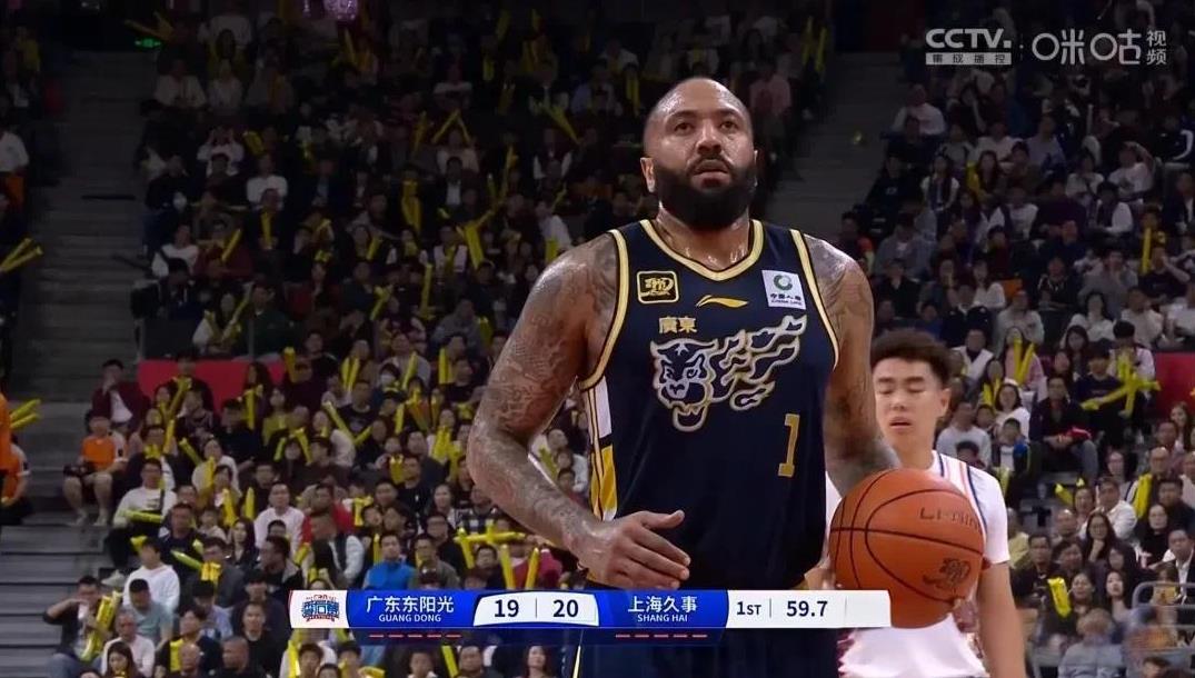 广东男篮的整体攻防体系极为强大，季后赛经验相当丰富，杜峰也对联赛的裁判执法极为适