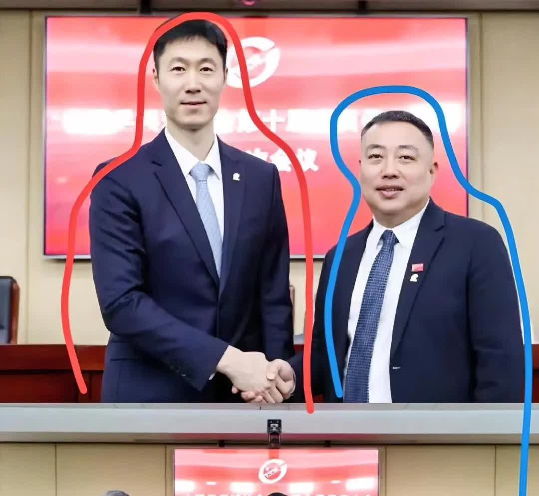 研究了大半天，

终于从大力身上发现了一个秘密，

那就是男人可以矮可以