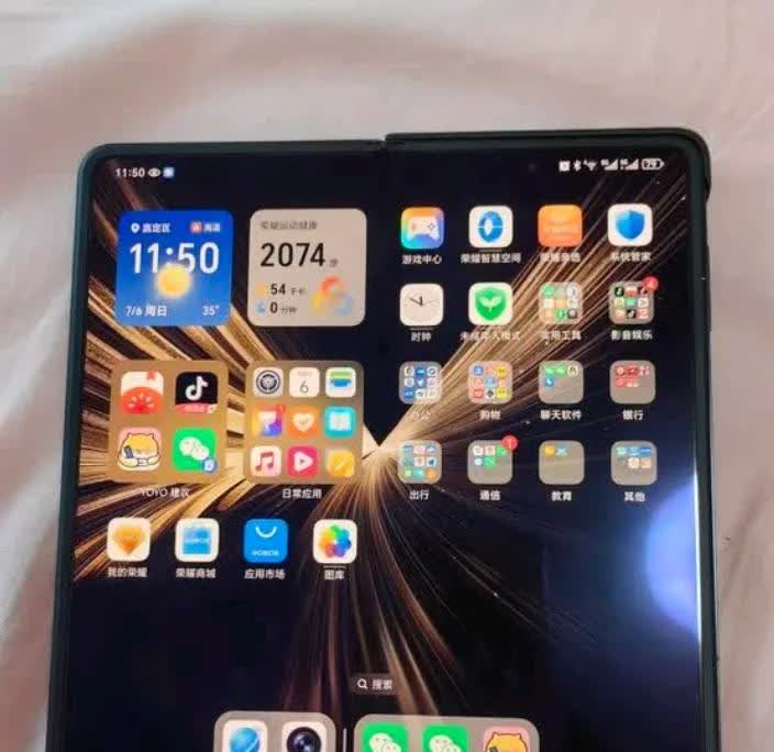 16+512G的版本，不是顶配的6100mah，用了一周左右，如果不打游戏的话，