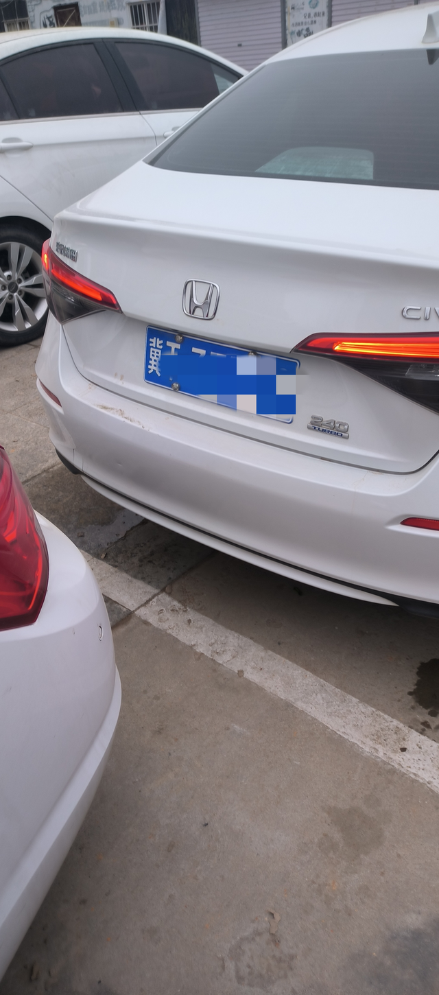 质量还可以
睡醒觉迷瞪，在商场停车场只顾和朋友聊天，忘看倒车影像，别克屁股，让我