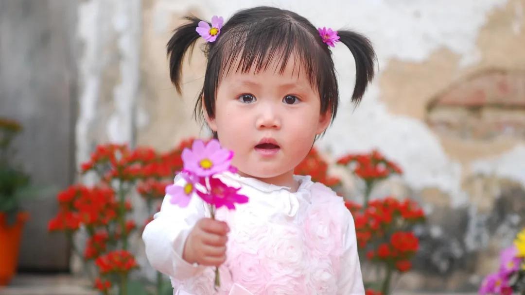 孩子写作业磨蹭，不是不自觉，是心里没底气。