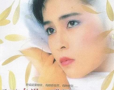 千百惠的离世
令人们想起一件狗血往事
歌手何静（就是唱《月亮偷着哭》那个歌手