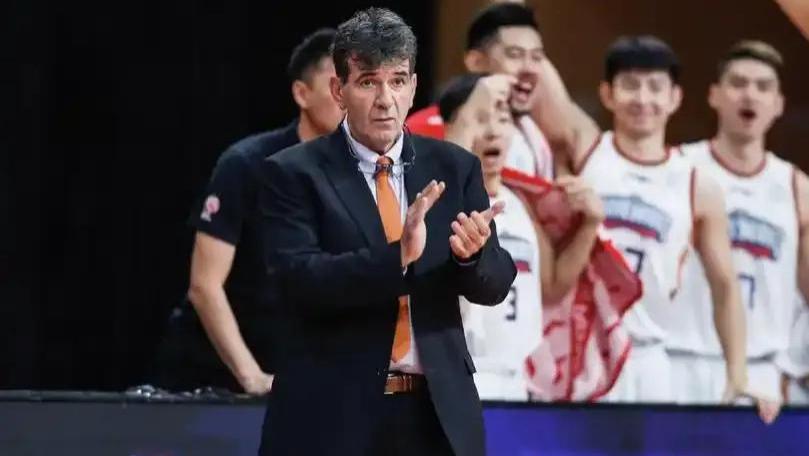 同曦随队记者爆料贝帅辞职原因，与家庭无关，得罪某人