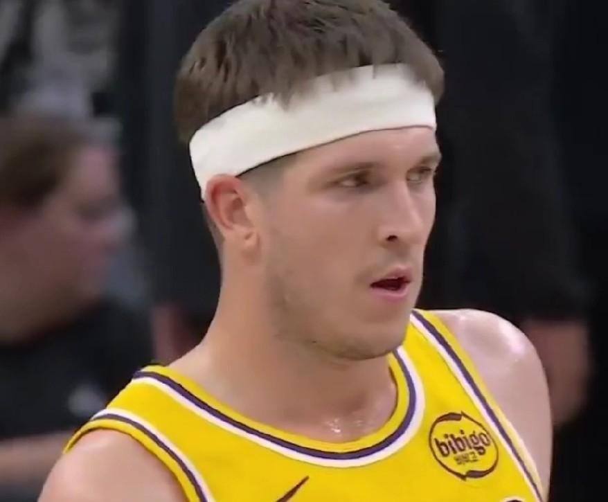 真过瘾！！湖人116-115再胜森林狼！！！三当家里夫斯压哨绝杀。
里弗斯：投篮