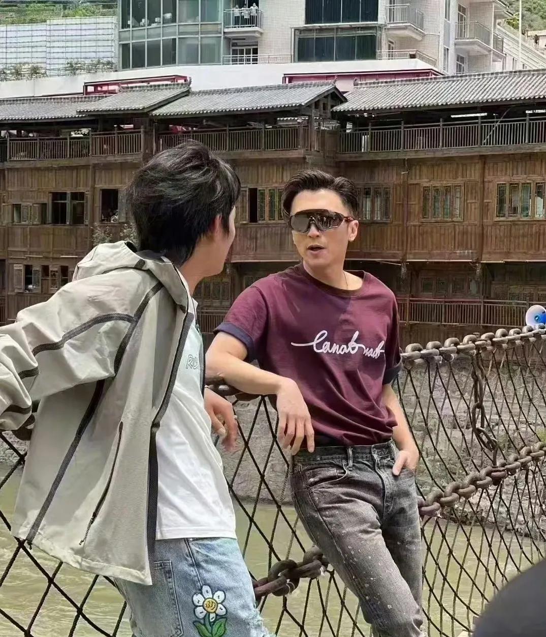 双男神集结！谢霆锋丁真再度携手，《寻真之地》路透曝光引热议