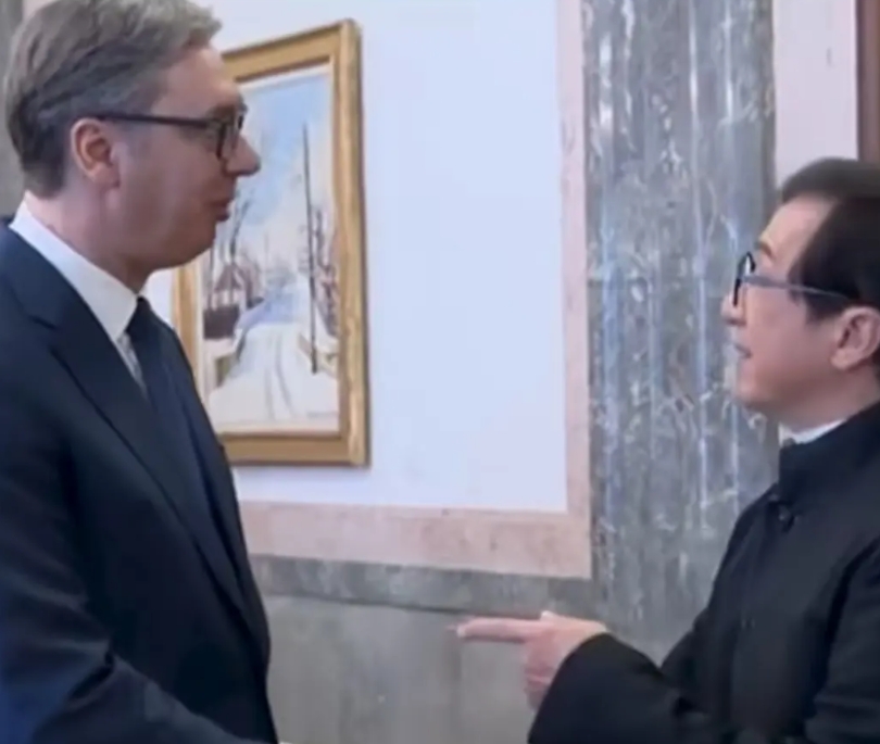 武契奇接见成龙，成龙果然是国际最有影响力的电影明星。
人在塞尔维亚的成龙被武契奇