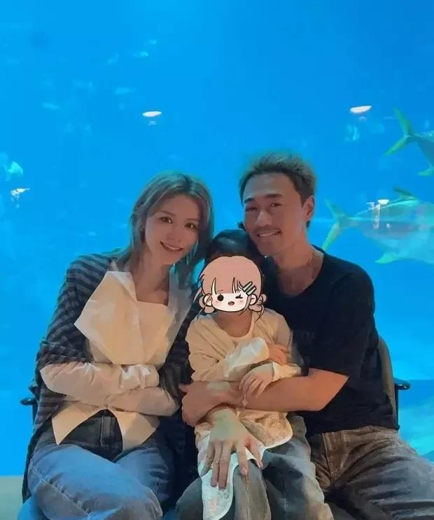 林峯豪掷千金！5岁千金变美人鱼，海底套房壕破天际！
林峯携娇妻张馨月与掌上明珠空