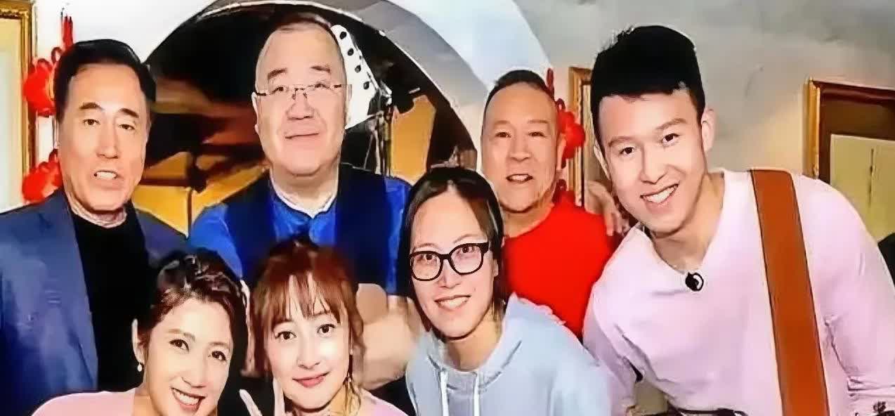 英如镝早晚还得混进文艺队伍里，他不可能打一辈子球，继承老爸的事业不是没有可能，他
