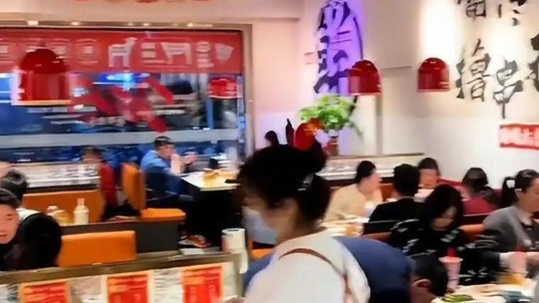 淮安200万烧烤店梦碎，房东“吸血”还是经营不善？