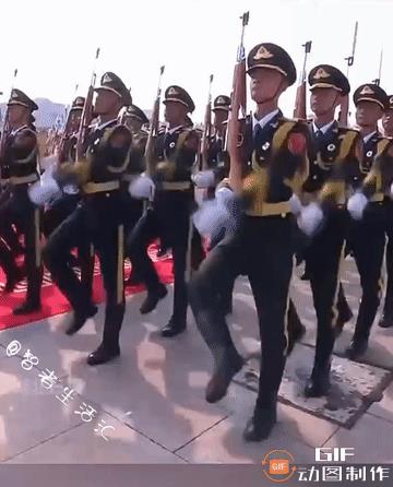 天啊，就这一个“立定”动作，博主看了99遍了，依然没看够，太帅了[赞][赞][赞