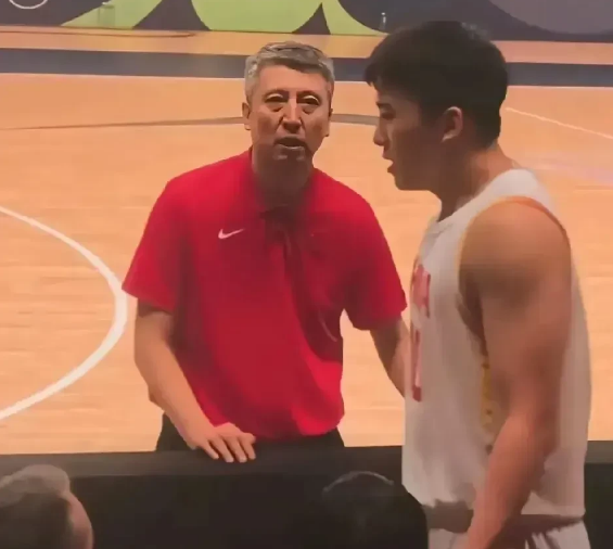 郭士强：明白？王俊杰！
王俊杰：明白！郭指导！
郭士强：明白？程帅澎！
程帅澎：