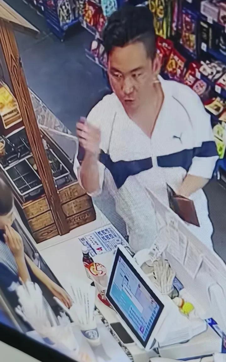 据说这种“骗术”10个人有8个人会中招！骗子买一瓶5元的饮料，给收银员100元现