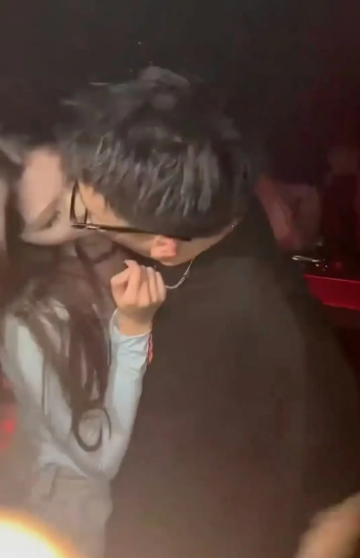 难怪都喜欢去酒吧，那里有爱情呀！ ​​​