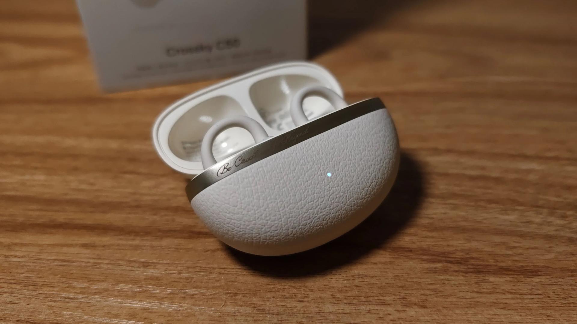 解锁开学OOTD！QCY C50小耳球测评：AI加持的高颜值耳夹耳机