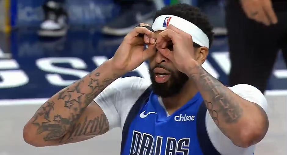 谁再说浓眉是“玻璃人”？复出后直接让独行侠脱胎换骨，豪取三连胜太顶了！
118-