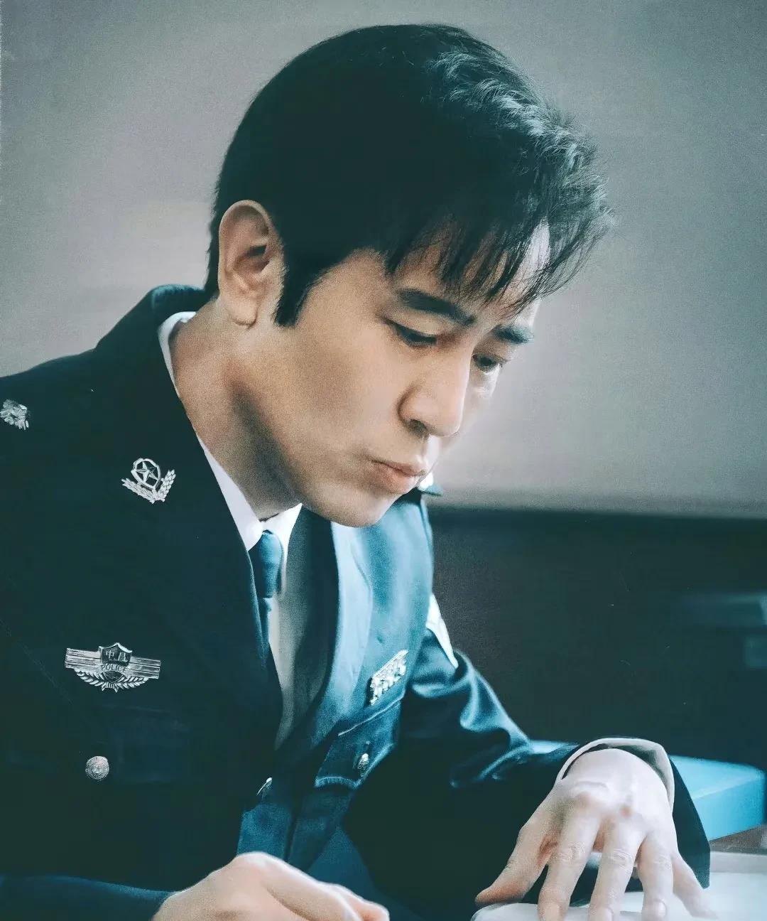 这2年现实题材的电视剧，出现了3个很牛逼的人。
这3个人里，有反派也有正派。
但