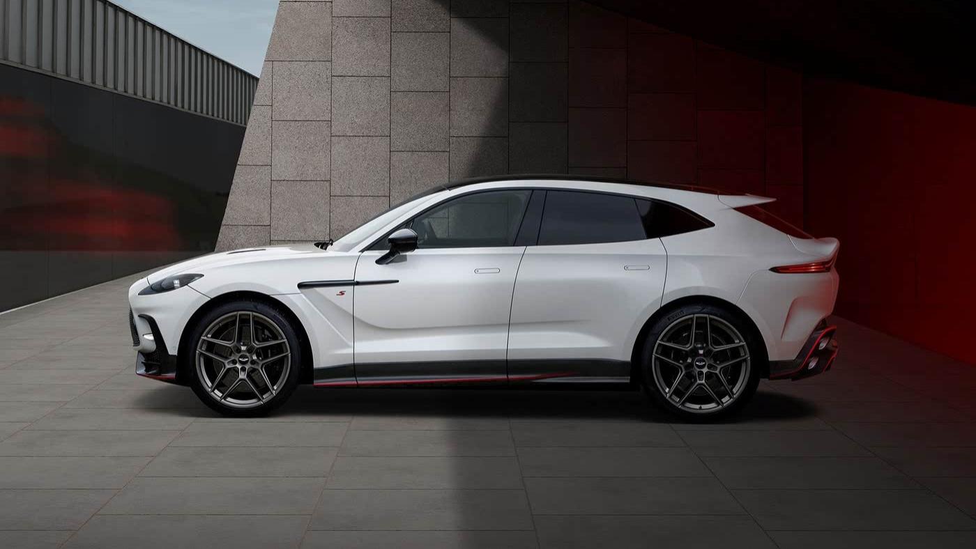阿斯顿·马丁推出SUV，配4.0T V8发动机，3.3秒破百，造型梦幻