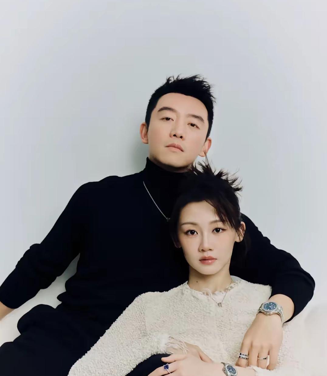 郑钧问苗苗：“你有没有查过郑恺的手机？”苗苗坦言：“有过这念头，但最后没看。”郑