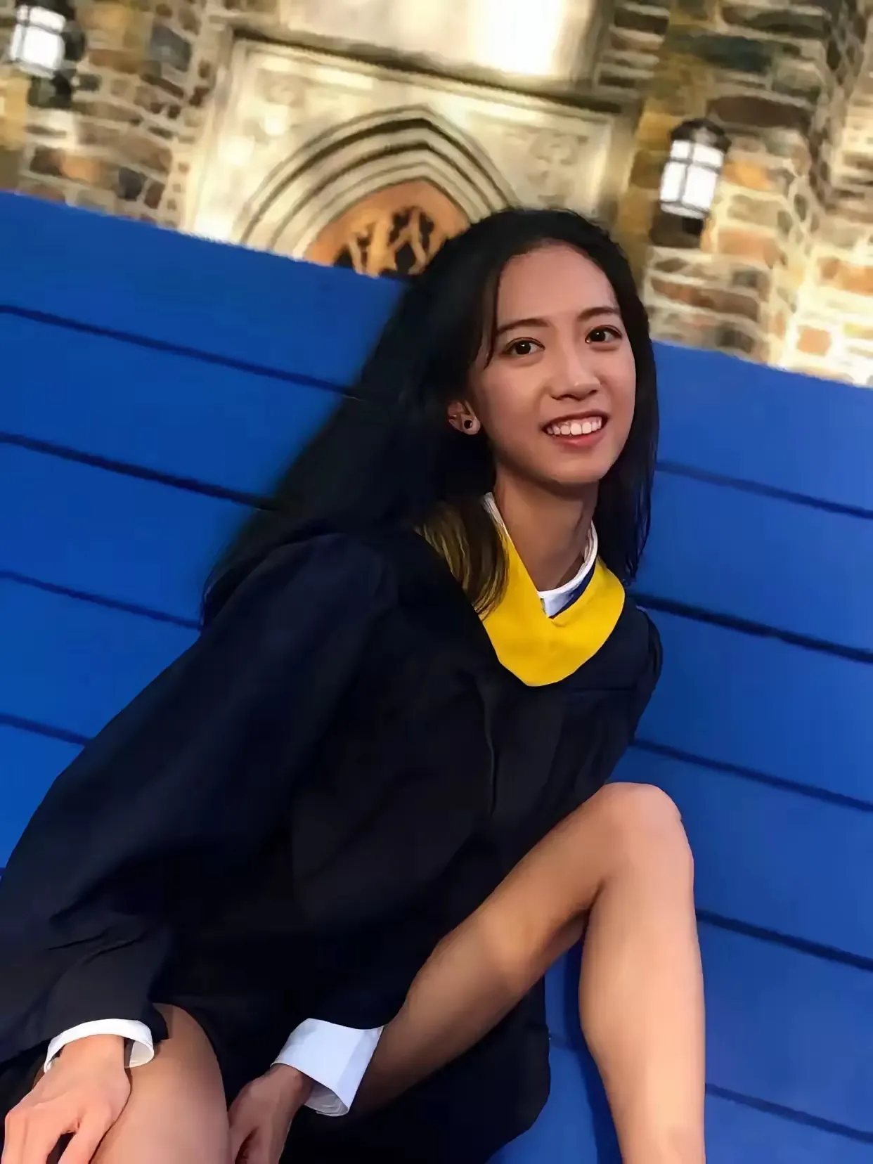 哈佛女孩的回击，感觉她身上缺点什么
   从她发的几篇博文看，为了自证已经到了不