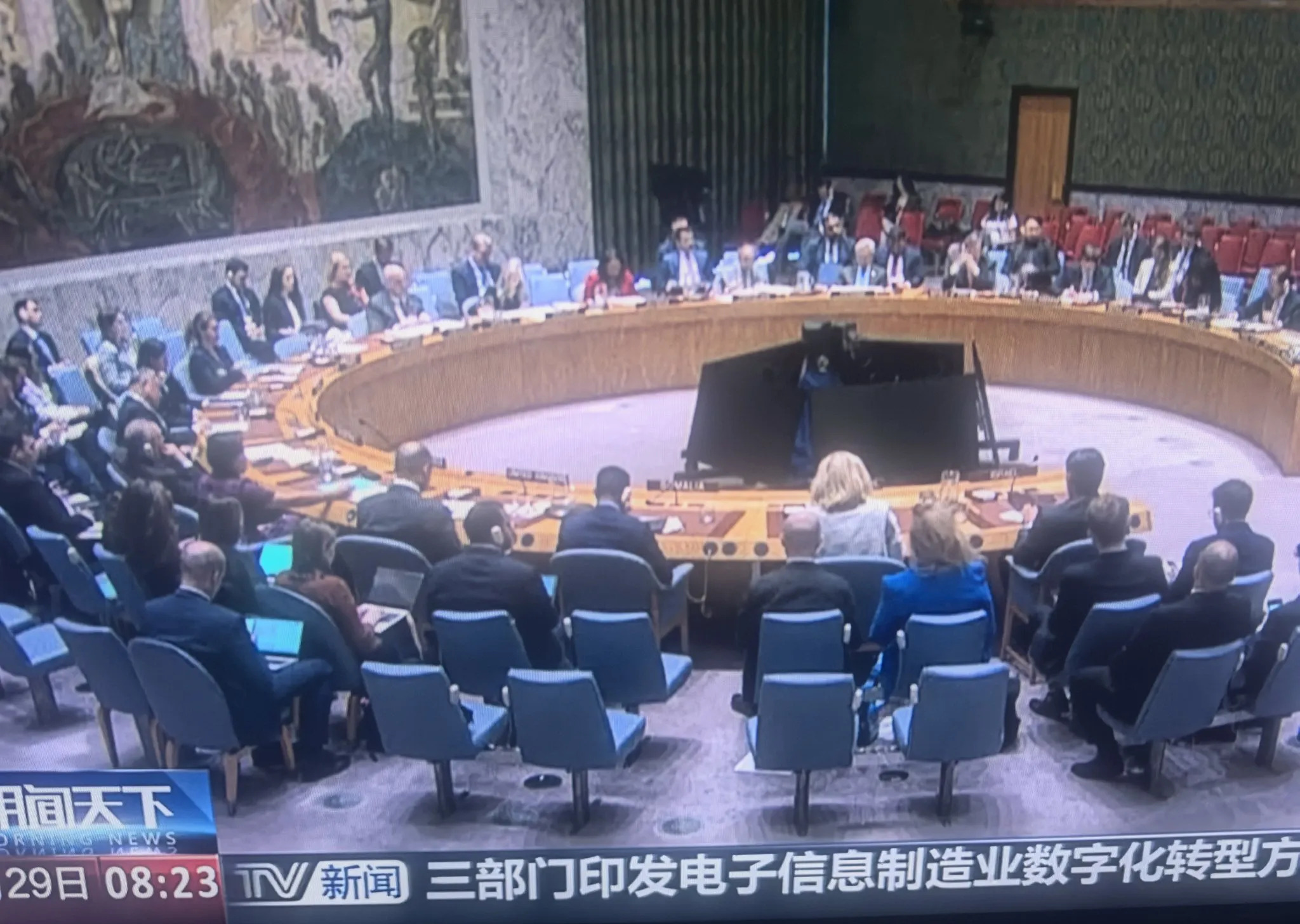 中国人不再受欺负了











那年那月，我清楚记得语文老师红着眼眶，