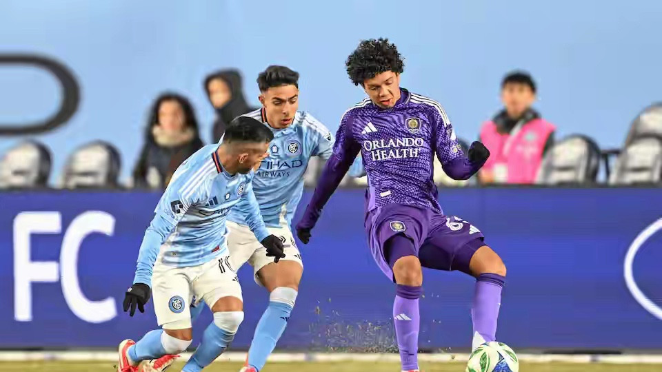 周五竞足002：广岛三箭VS京都不死鸟 榜首之争暗藏玄机，客场韧性决定走向