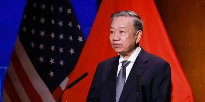 越南终究还是跪了 经济命脉被拿捏











当年越南战争，越南人硬刚