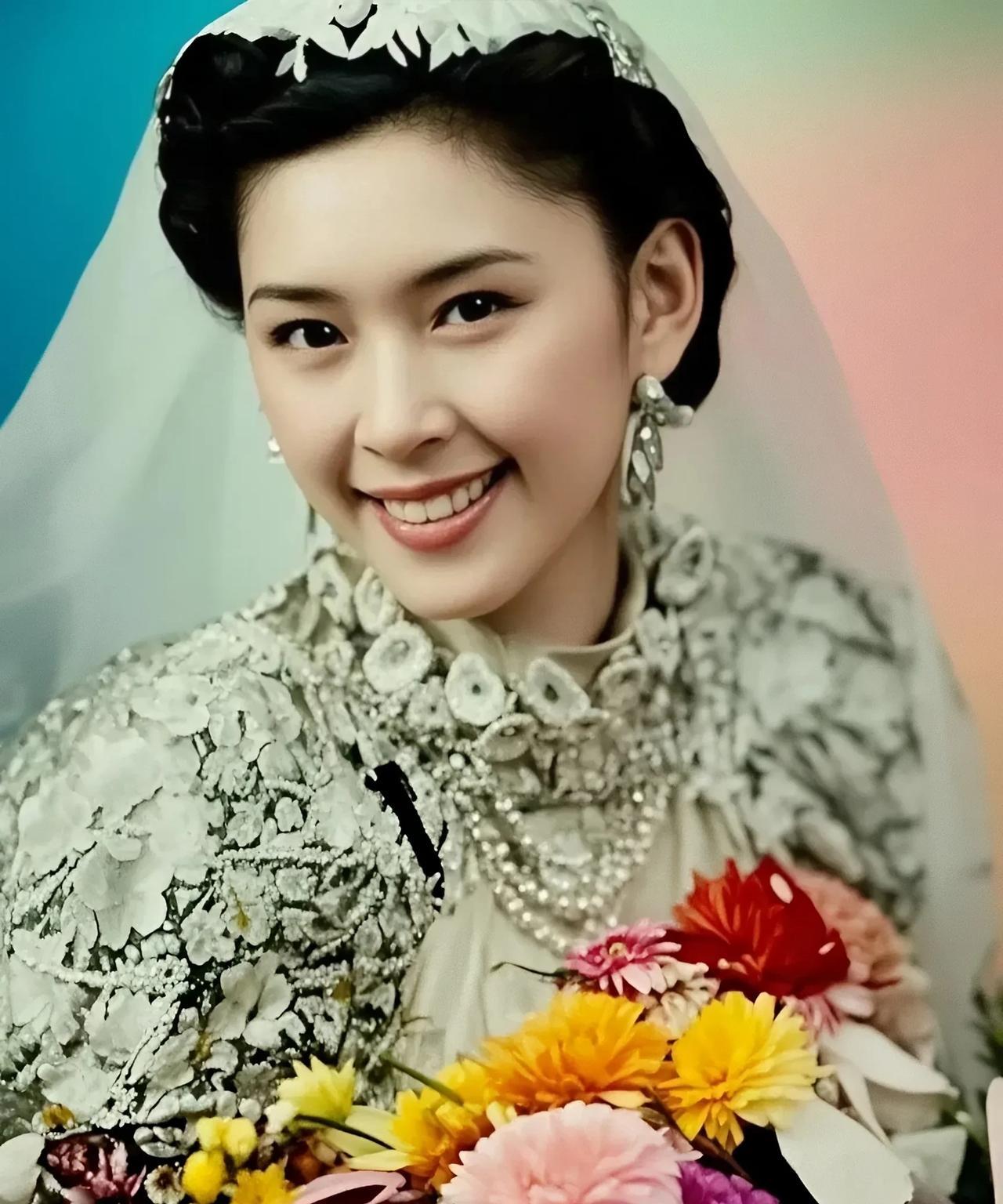 这是1966年7月，75岁的李宗仁与第三任妻子胡幼松的一张新婚合影。彼时的胡友松