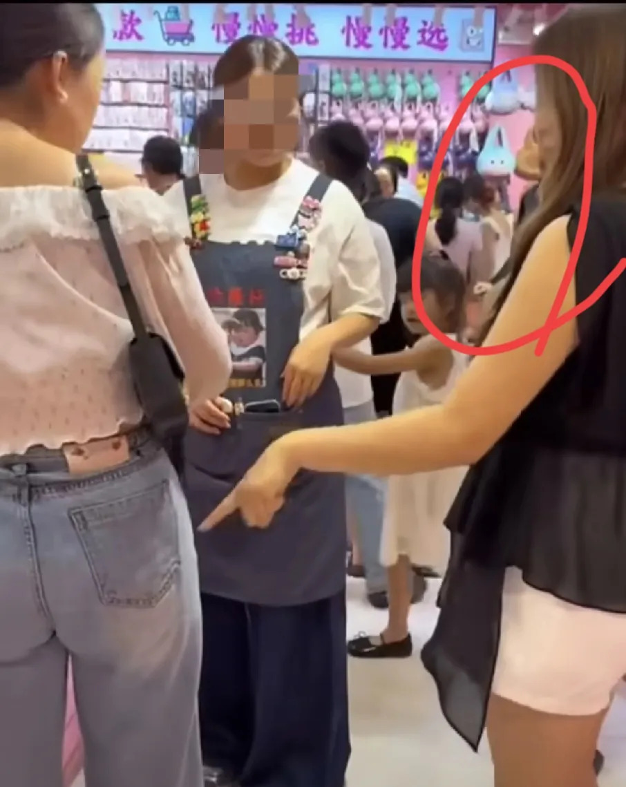 哈国女人街头栽赃，欺负国人没完











这事儿简直气炸了！一个哈萨