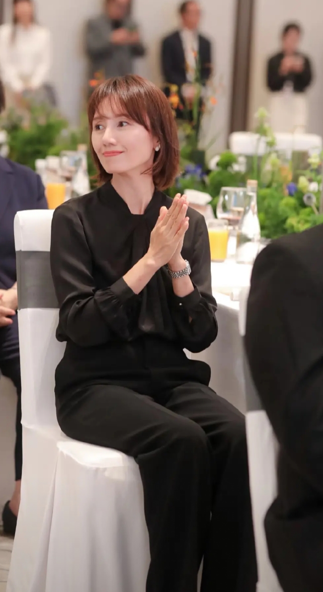严重怀疑
袁泉很久才舍得露一面的目的，不是因为自己实力不允许，而是有点心疼女性朋