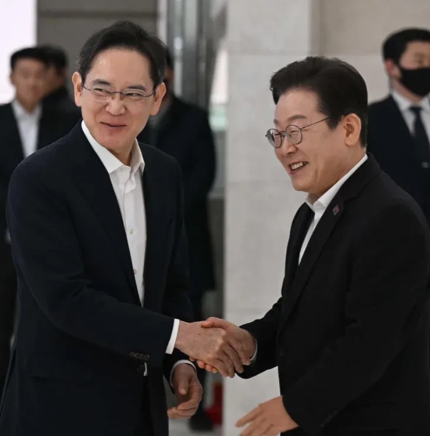 李在明会面三星会长
20日上午，在首尔江南区三星青年软件学院(SSAFY)举行的