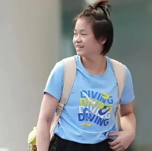 全红婵近期退赛的原因有些蹊跷，怀疑是不是被打压了？
从全红婵轻快走路的步伐和状态
