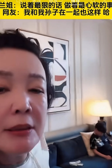 张兰说，小霖霖不是吃麻六记就是玩电脑，后来给张兰他规定就玩儿一个小时，而且告诉小