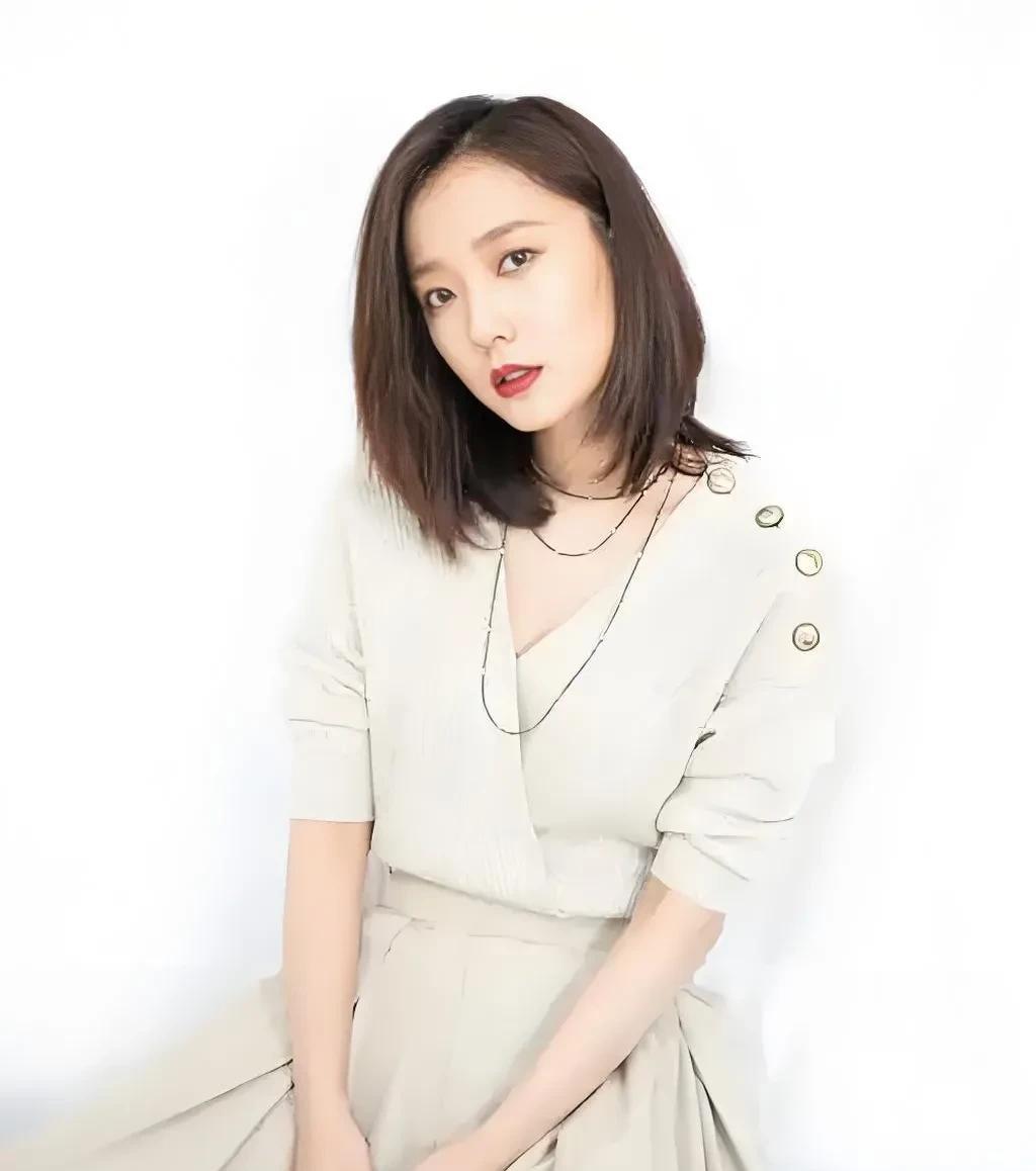 王珞丹已经很难再结婚了
不是因为她清高，
也不是她困于旧情，而是她活成了自己的光