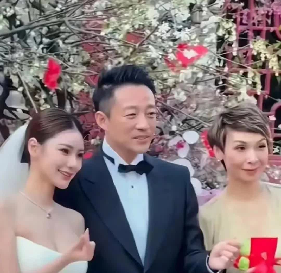 发现个奇怪的现象
汪小菲再婚
有个人没有出现，这个细节你们发现没？

汪