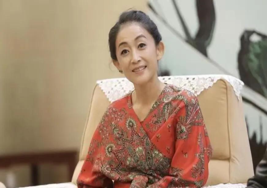 61岁陈瑾近况曝光：不婚不育20年不吃米饭，与哥哥互相养老，她后悔了吗？
“不结