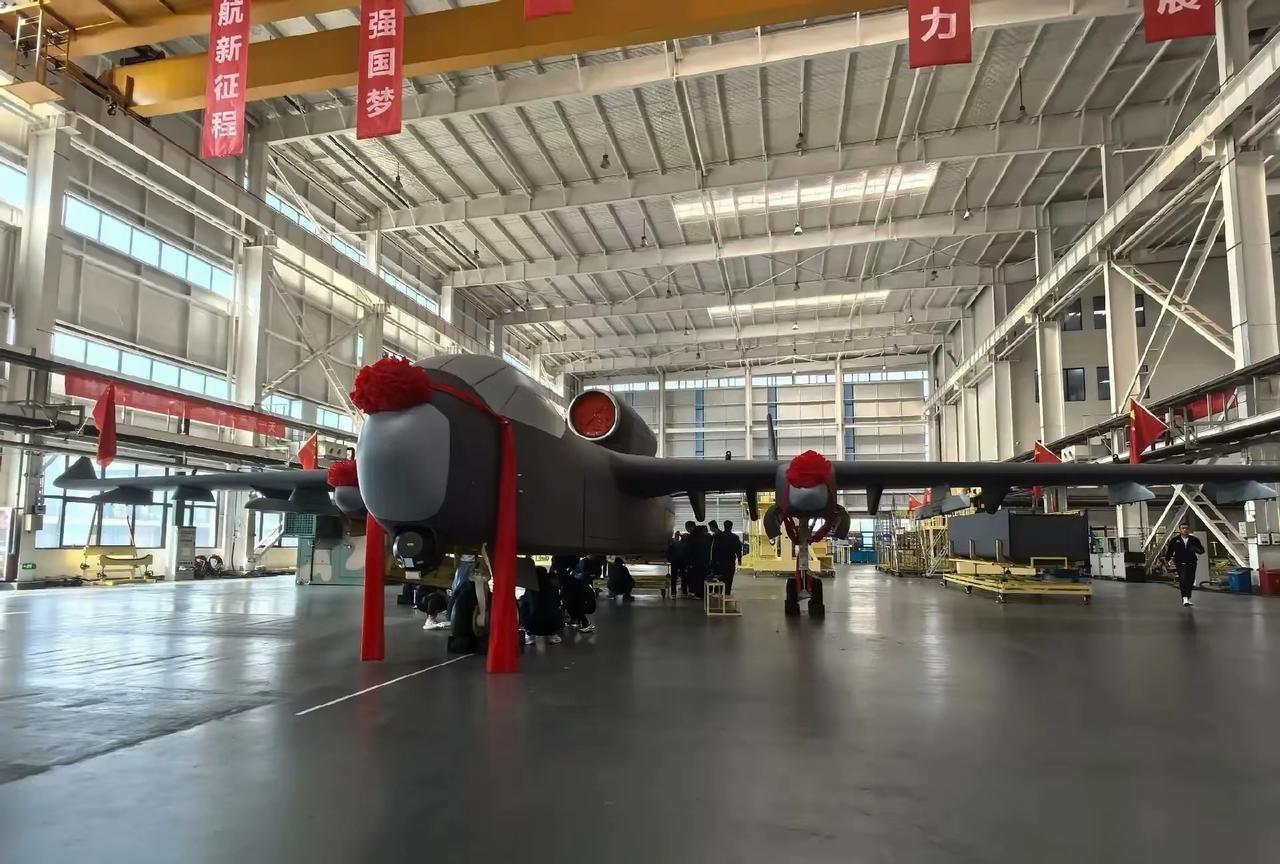 据西安发布消息，预计今年 6 月底“九天”大型无人机将完成首飞任务。
目前“九天