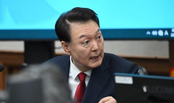 尹锡悦接受调查，要求换人改笔录！











你想想，一个前检察官被调
