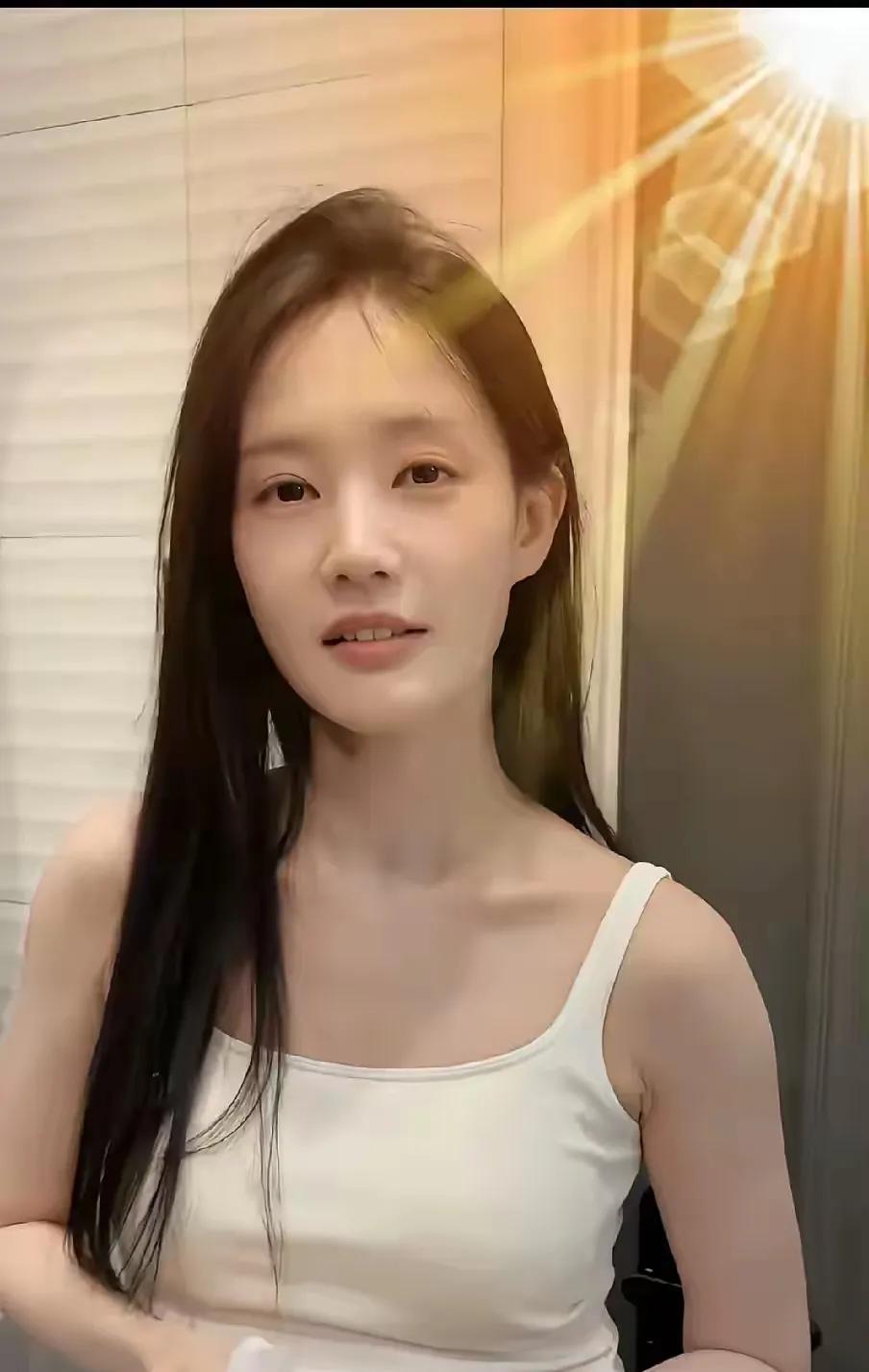 这位素颜不化妆的女演员，你能一眼认出她是谁吗？