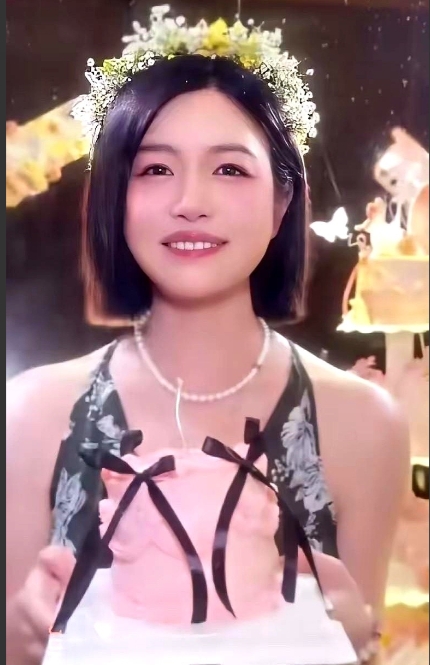 突然有点懂陈晓了
陈妍希哪哪都很好
但是有一个缺点是要不得的，那就是陈妍希这个人