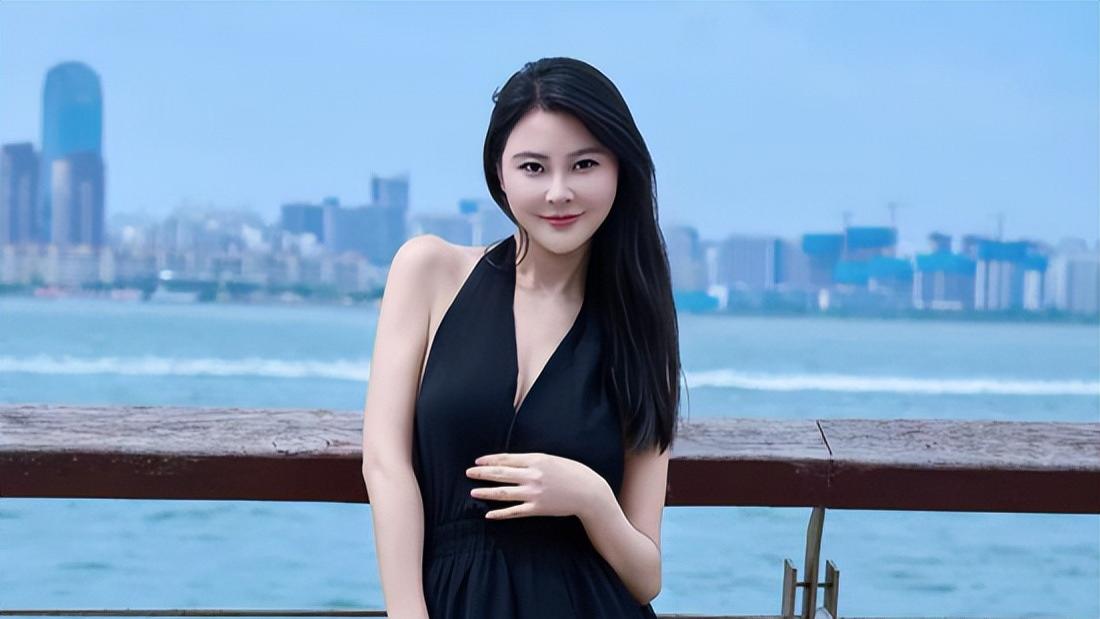 未来可期！吴丹出演悬疑新电影《剑走偏锋》，开启题材新突破