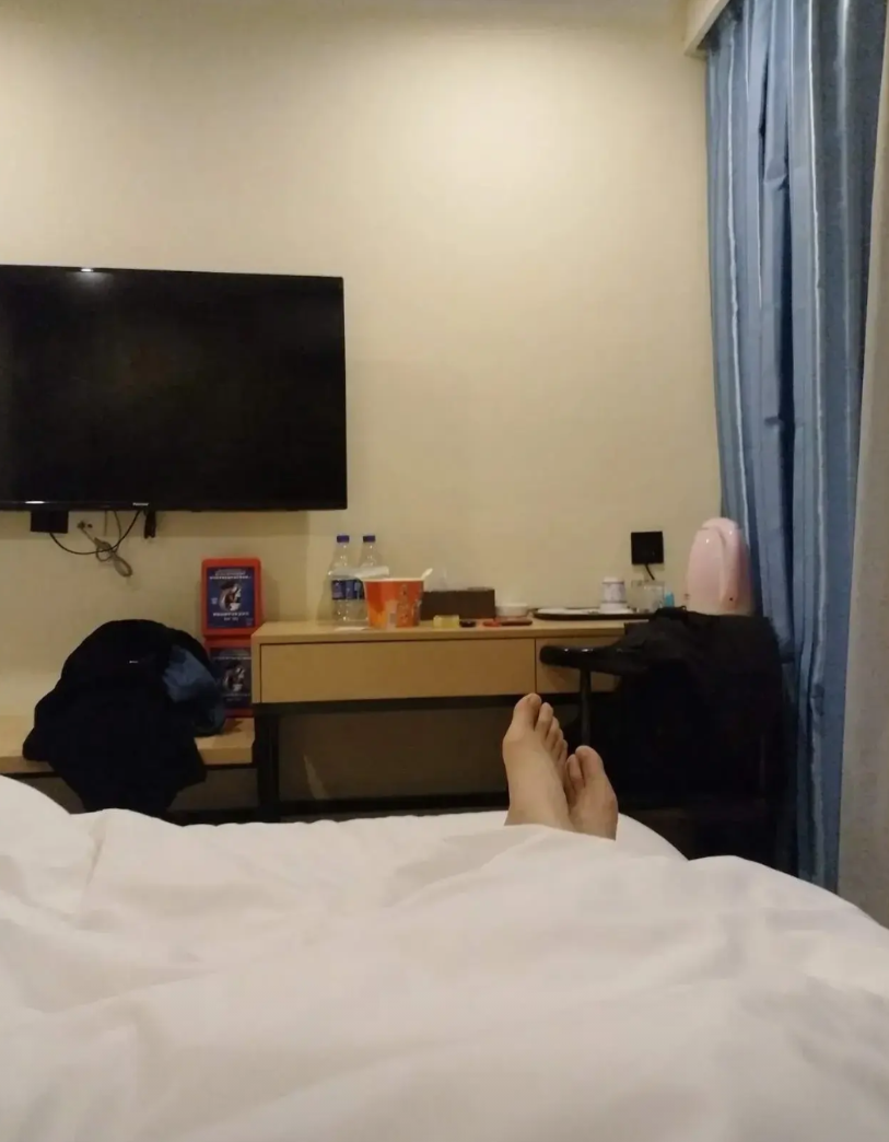 广西，66岁男子与情人在酒店发生关系，情人睡醒一觉后，发现男子没了呼噜声，判断男