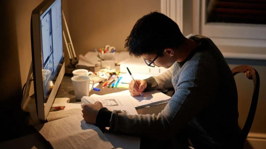 到点即停！广东一中学推“作业熔断”！睡眠重要还是分数重要？