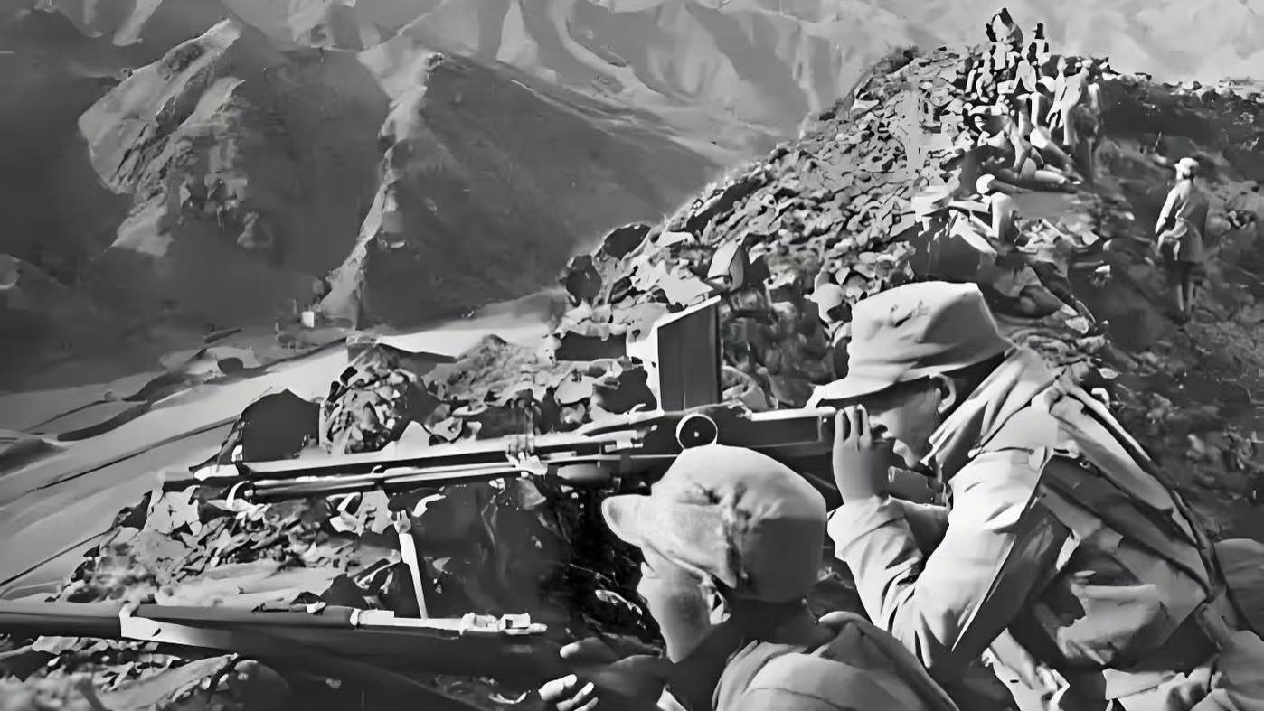 红军长征25000里，他带兵就追了20000里，建国后还能参加开国大典