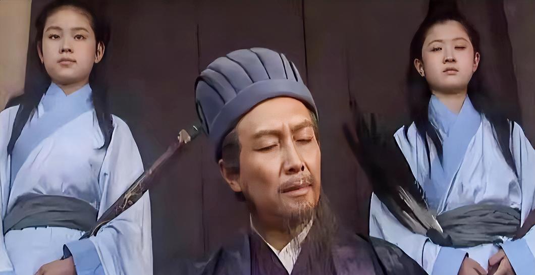 228年5月的某个下午，西城城楼上响起了悠扬的琴声。诸葛亮端坐其中，神态自若，身