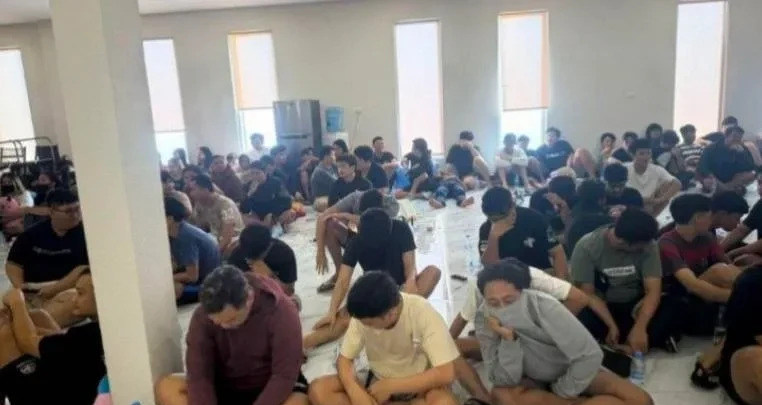 柬埔寨抓了二百多搞诈骗的











啥？柬埔寨抓了二百多人？还是专门