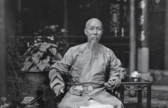 1799年，嘉庆问和珅：“你贪污的钱财，够花吗？”  和珅的回答让皇帝大吃一惊。
