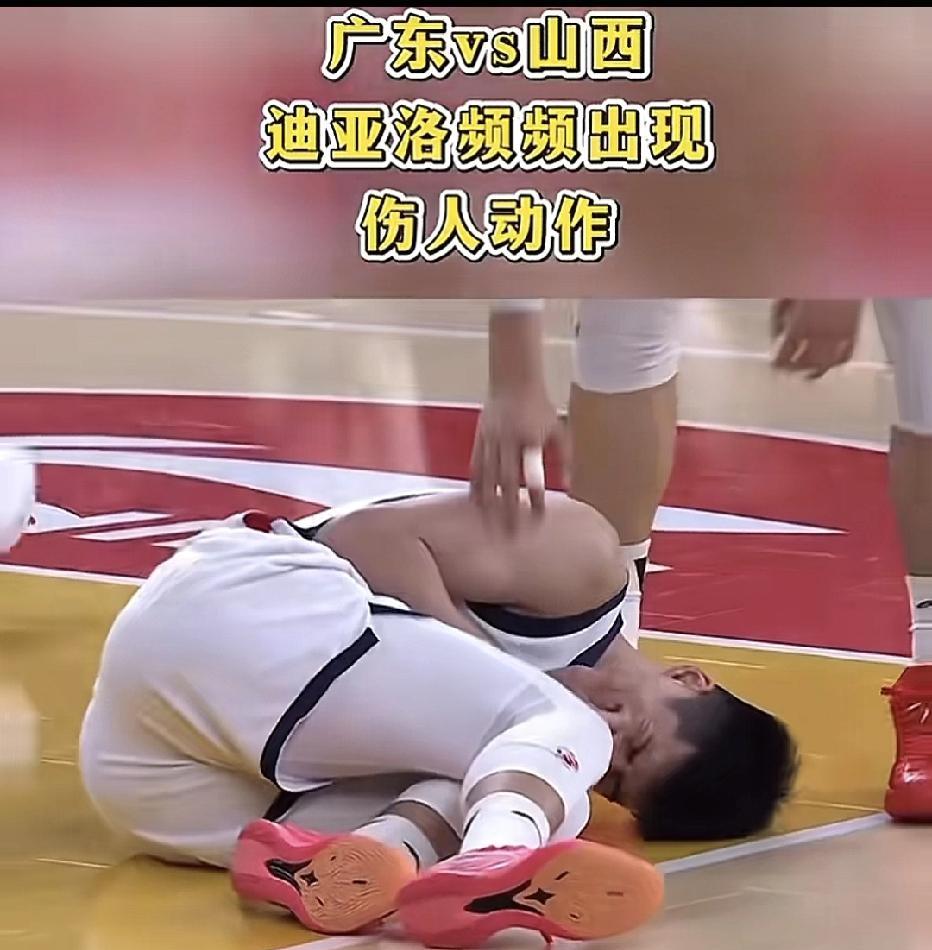 严惩山西男篮外援迪亚洛。广东宏远陈家政被迪亚洛黑手打成了肋软骨一级损伤，软组织挫