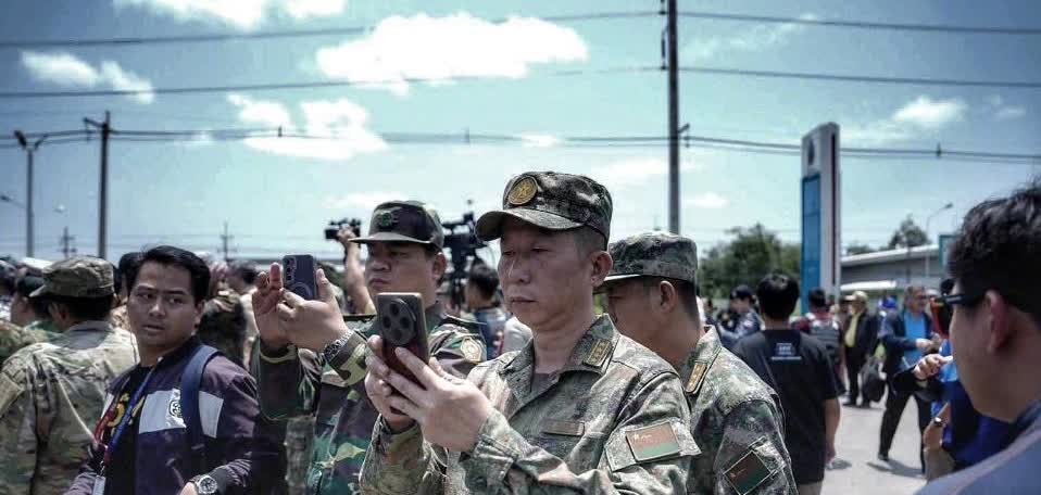 泰国政府组织23个国家的外交官和军事武官，以及泰国和国际媒体，到被柬埔寨军队击毁