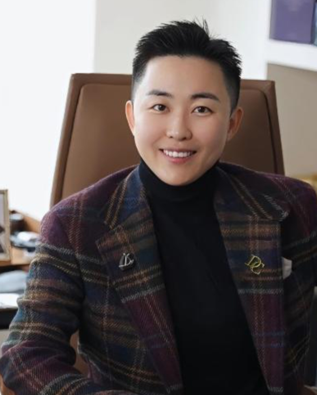 叶海洋并非出自单亲家庭，其实她是有爸爸的，而且叶总的第一桶金也是爸爸资助的！是叶