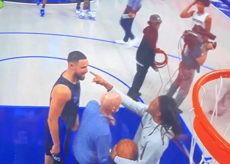 狂妄！嚣张！莫兰特对前辈缺少足够的尊重。
他现场，对克莱指手画脚，并用手指戳克莱